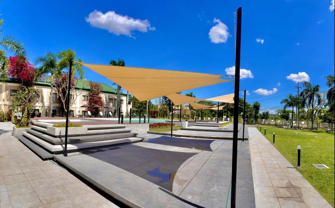 Luisita Central Park Hotel Tarlac Kültér fotó