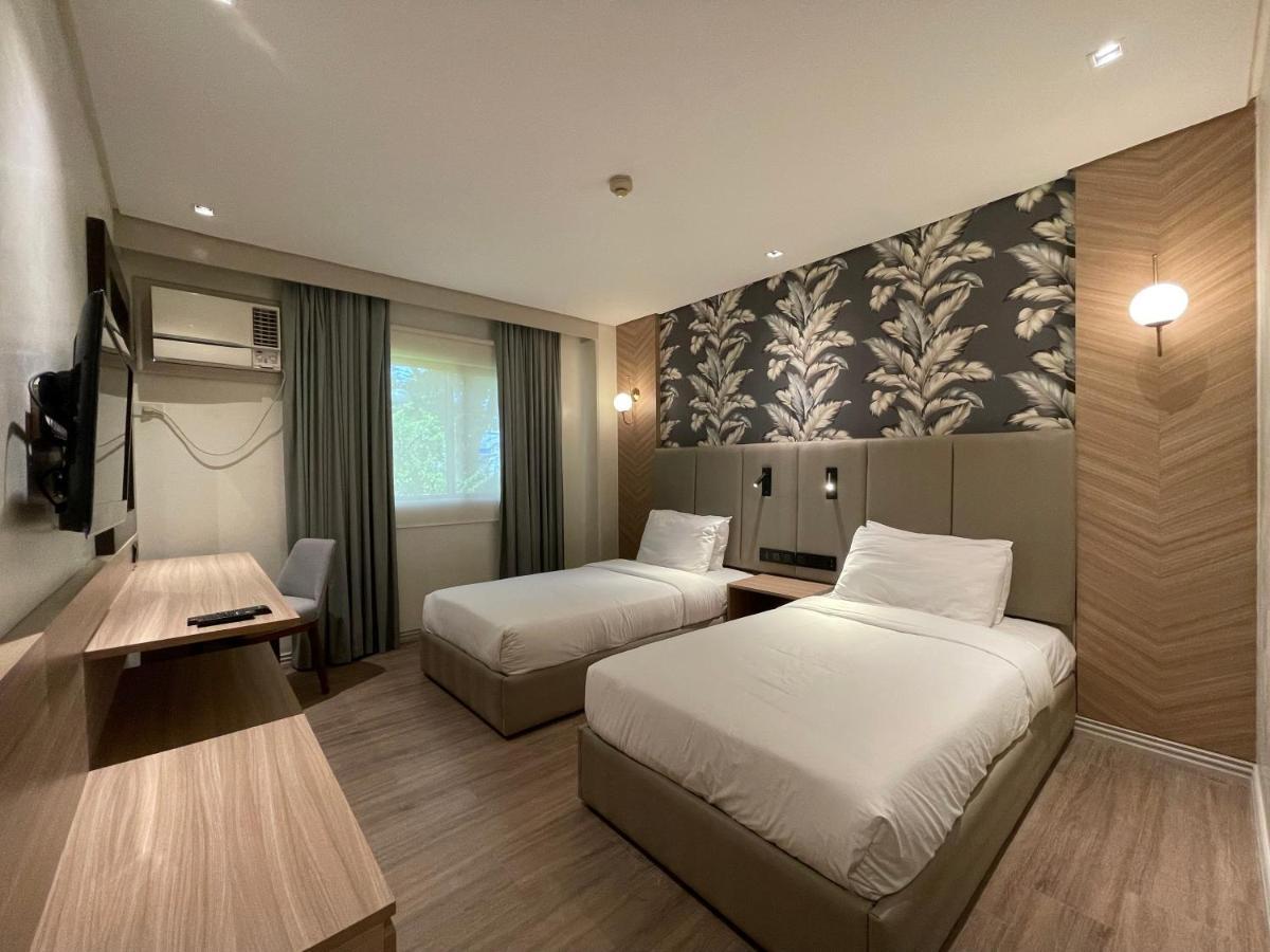 Luisita Central Park Hotel Tarlac Kültér fotó