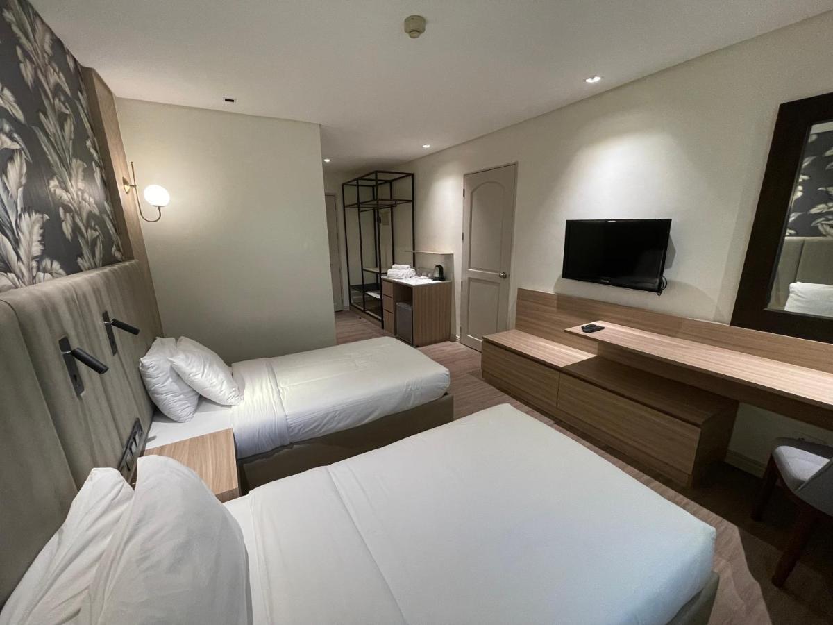 Luisita Central Park Hotel Tarlac Szoba fotó