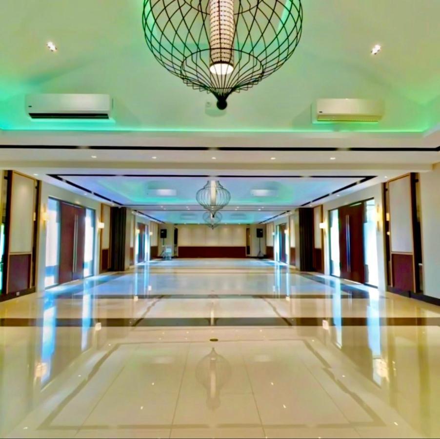 Luisita Central Park Hotel Tarlac Kültér fotó