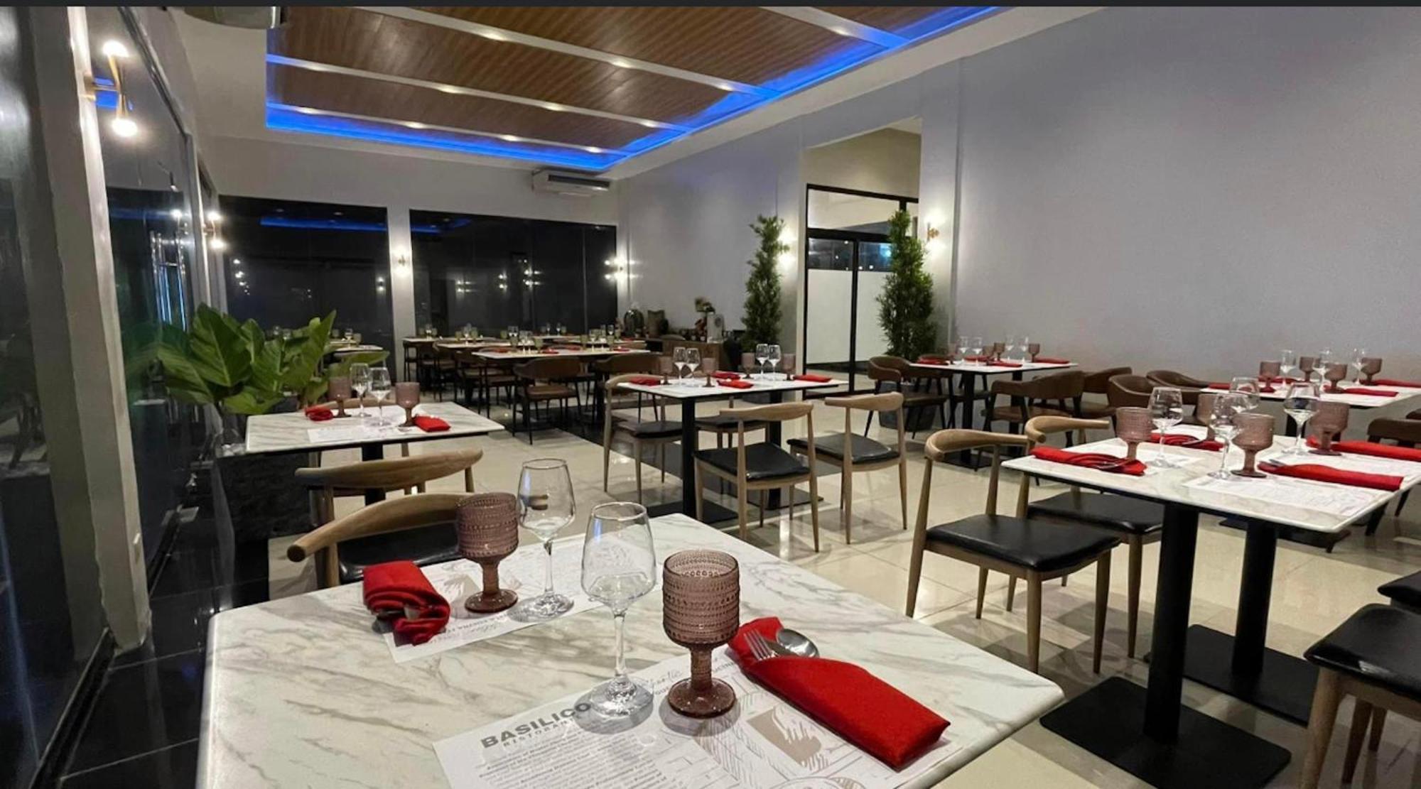 Luisita Central Park Hotel Tarlac Kültér fotó