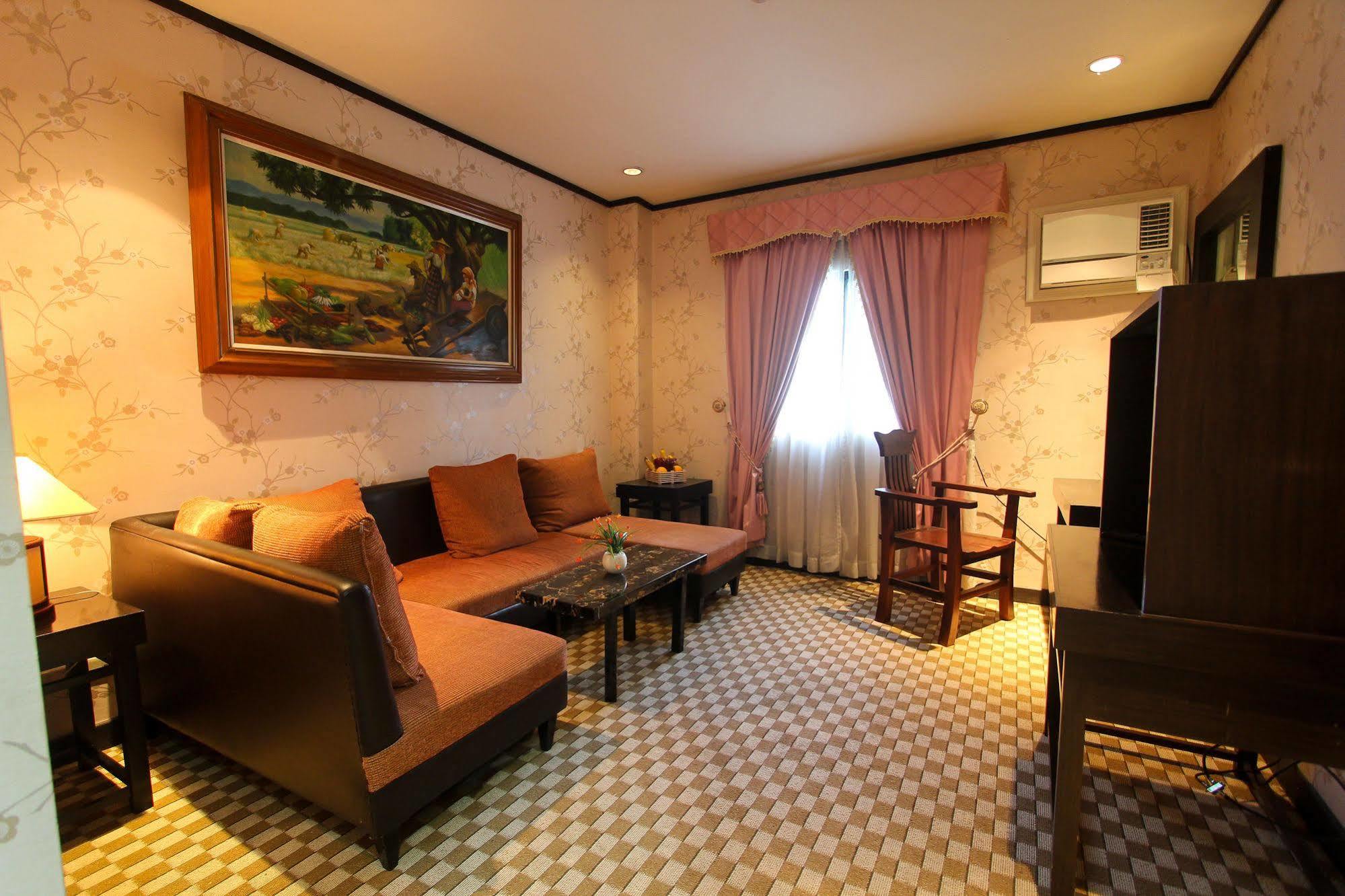Luisita Central Park Hotel Tarlac Kültér fotó