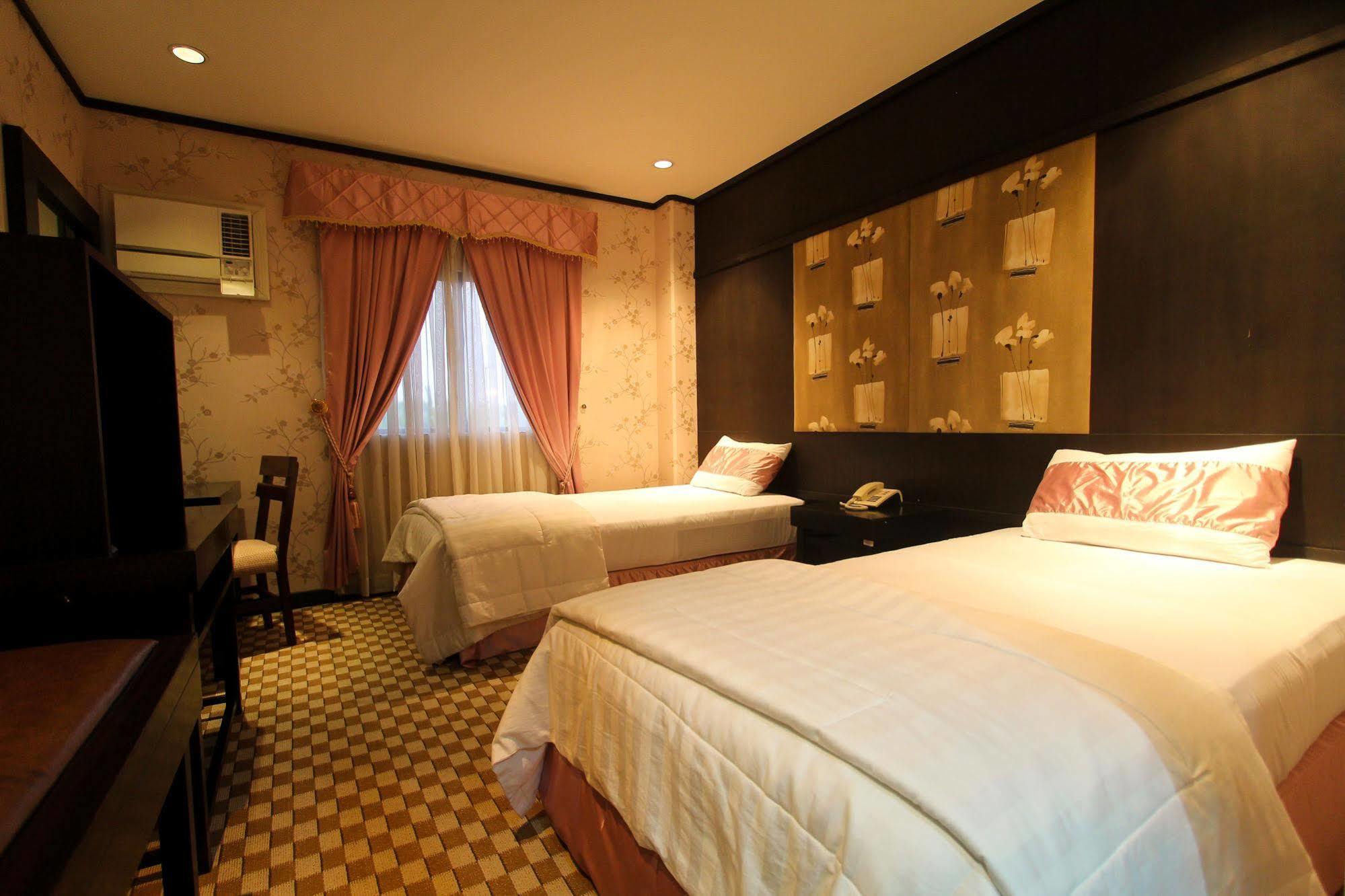 Luisita Central Park Hotel Tarlac Kültér fotó