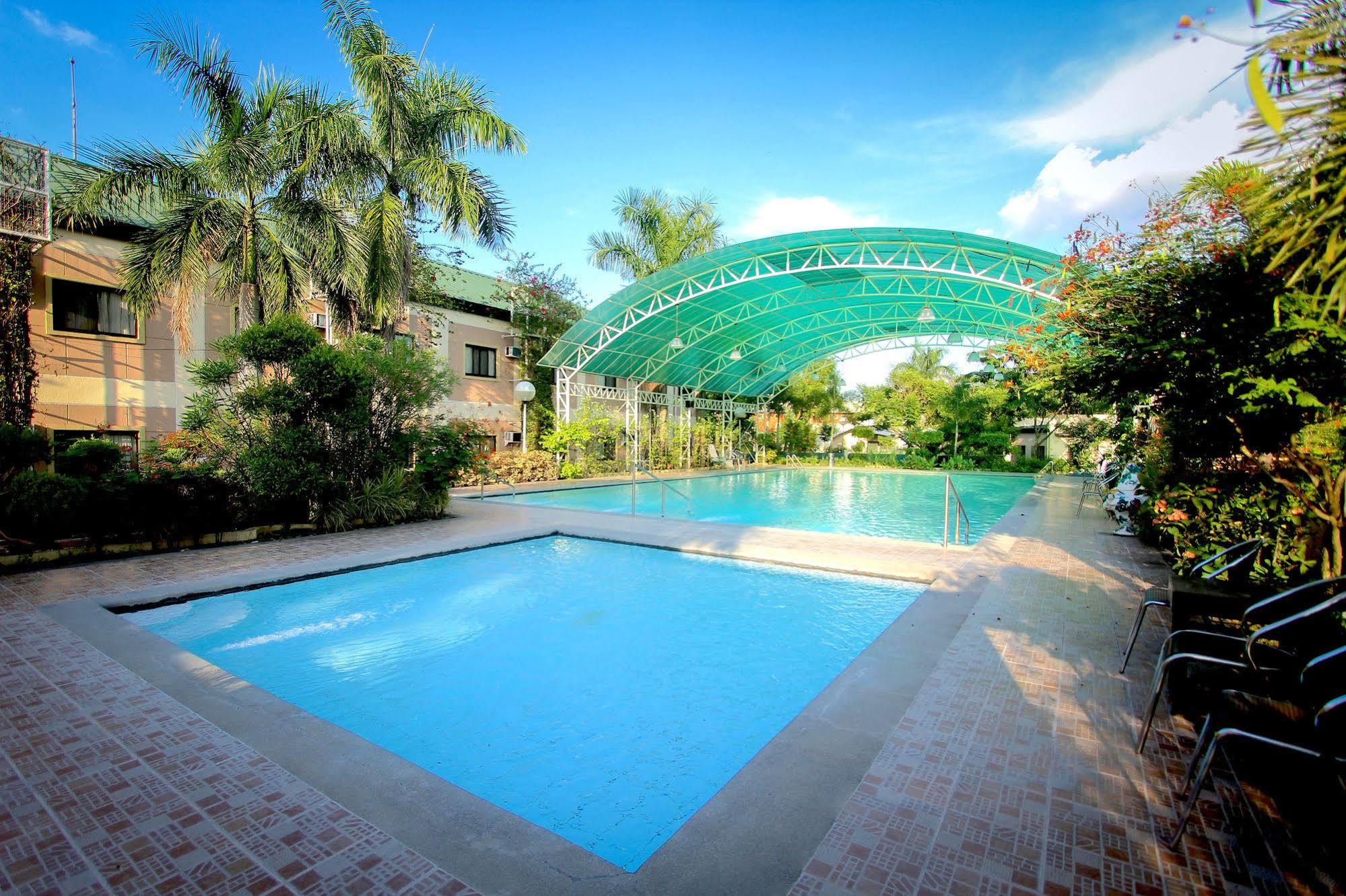 Luisita Central Park Hotel Tarlac Kültér fotó
