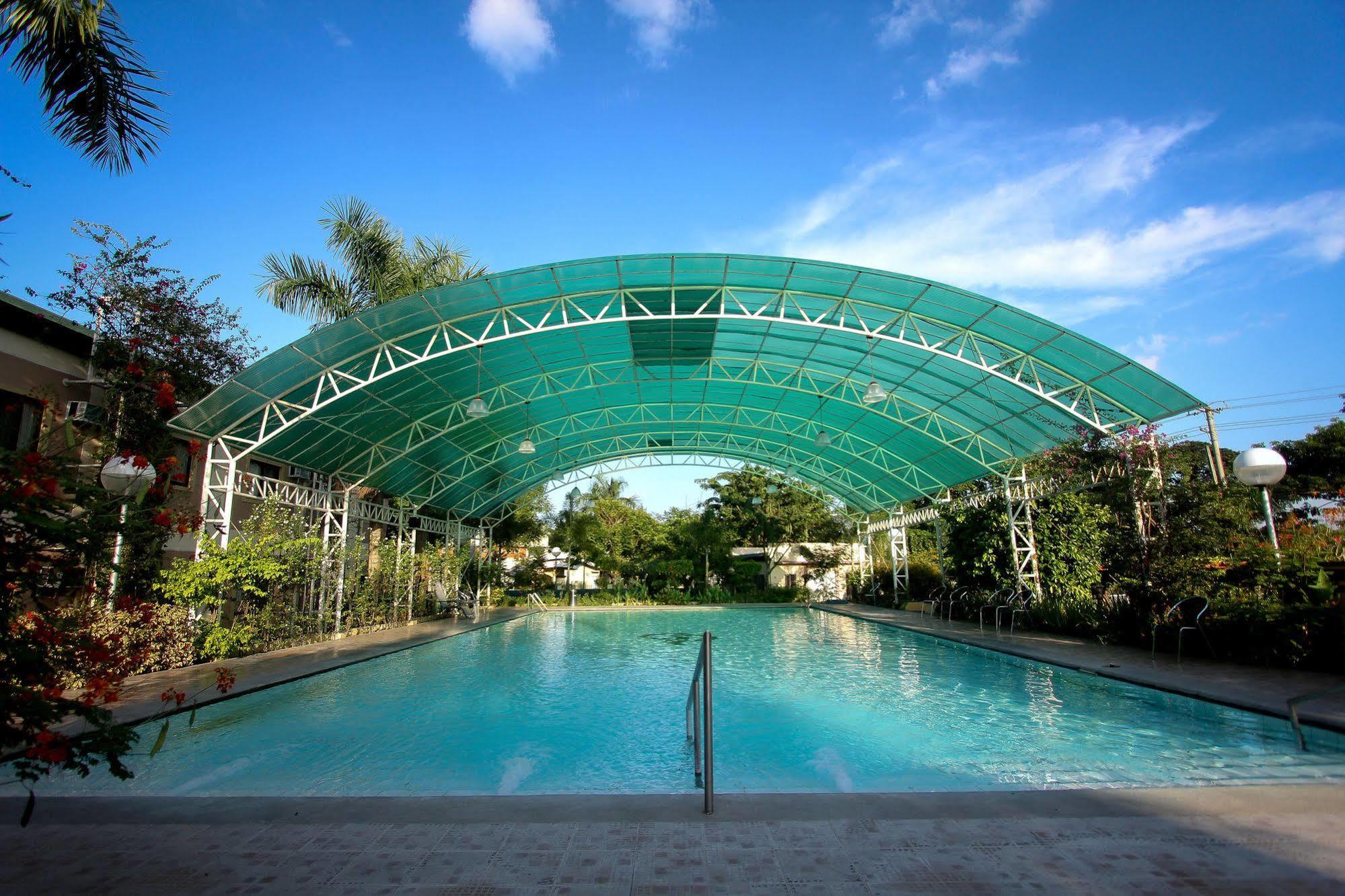 Luisita Central Park Hotel Tarlac Kültér fotó