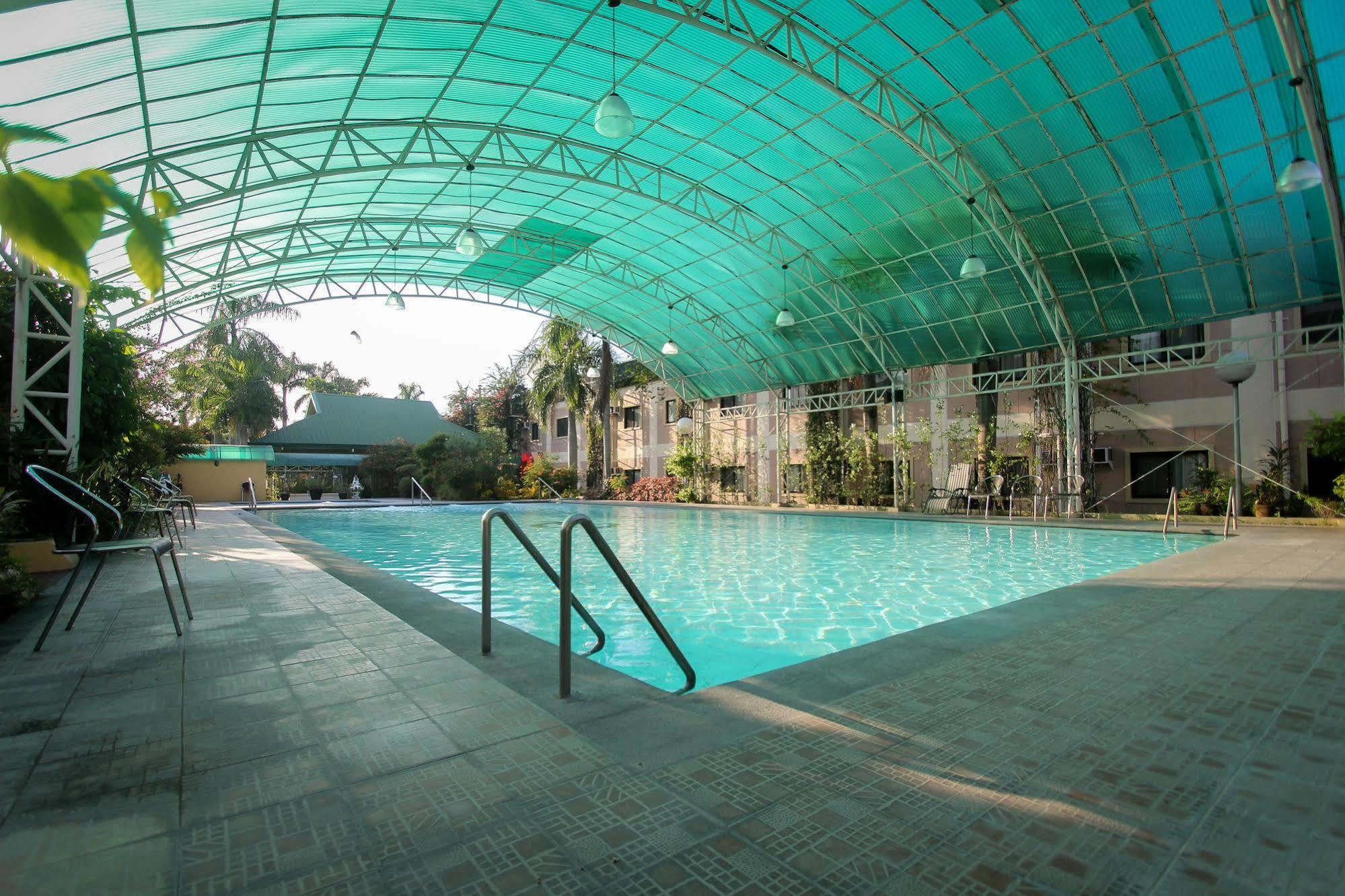 Luisita Central Park Hotel Tarlac Kültér fotó