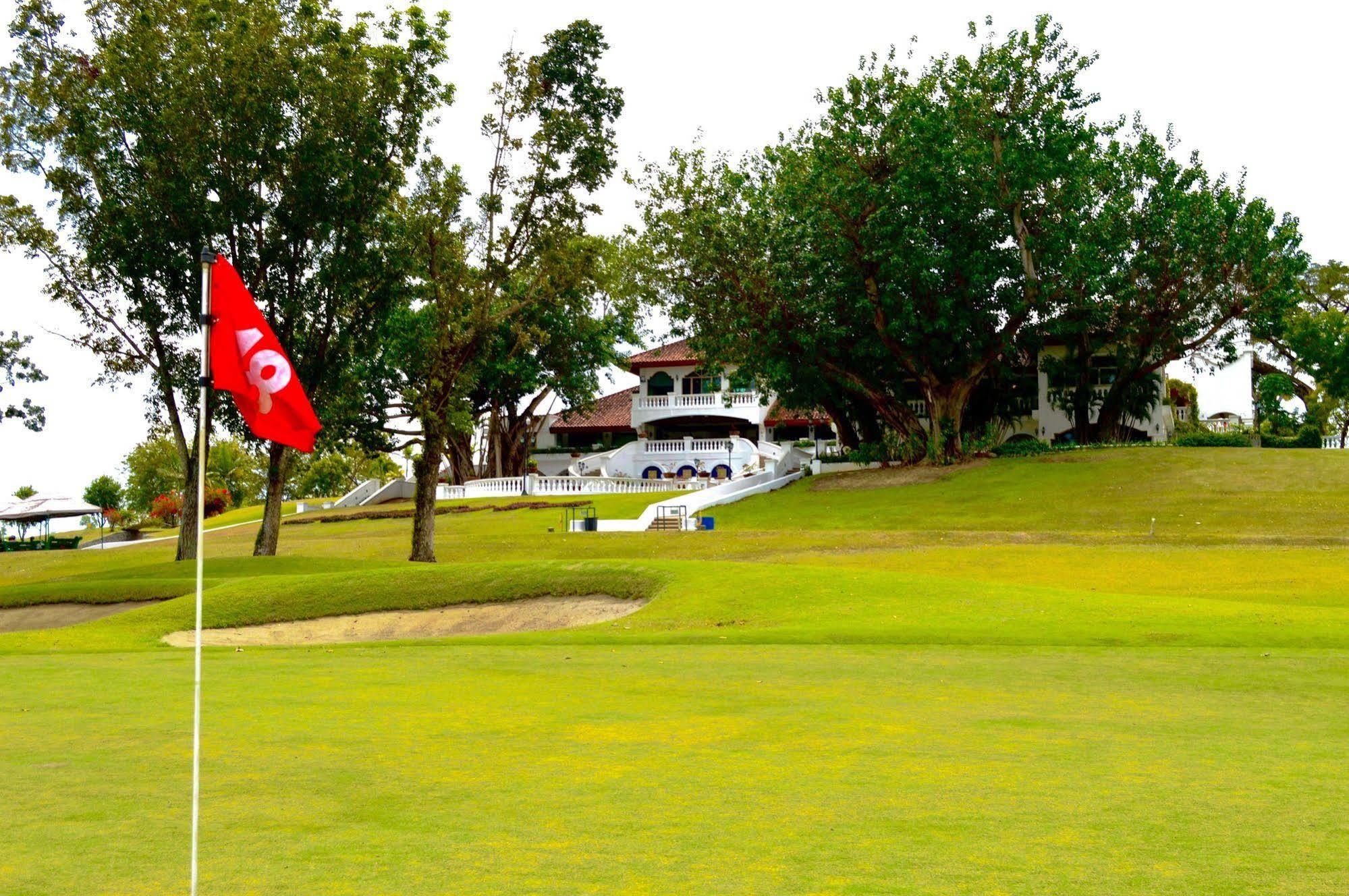 Luisita Central Park Hotel Tarlac Kültér fotó